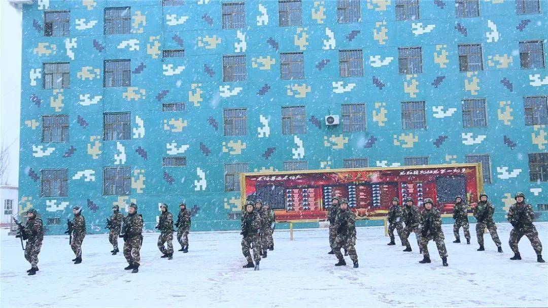 包含主场助威声震天，球队备受鼓舞的词条