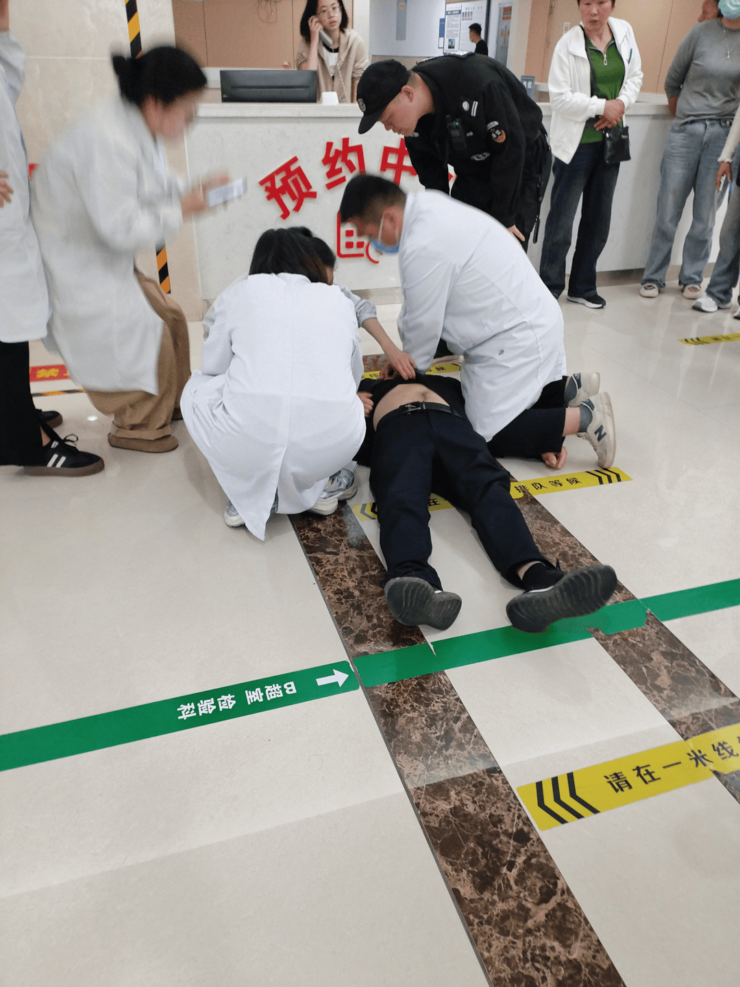 同乐城网址-篮球名宿突发心脏病倒地，要紧送医抢救的简单介绍