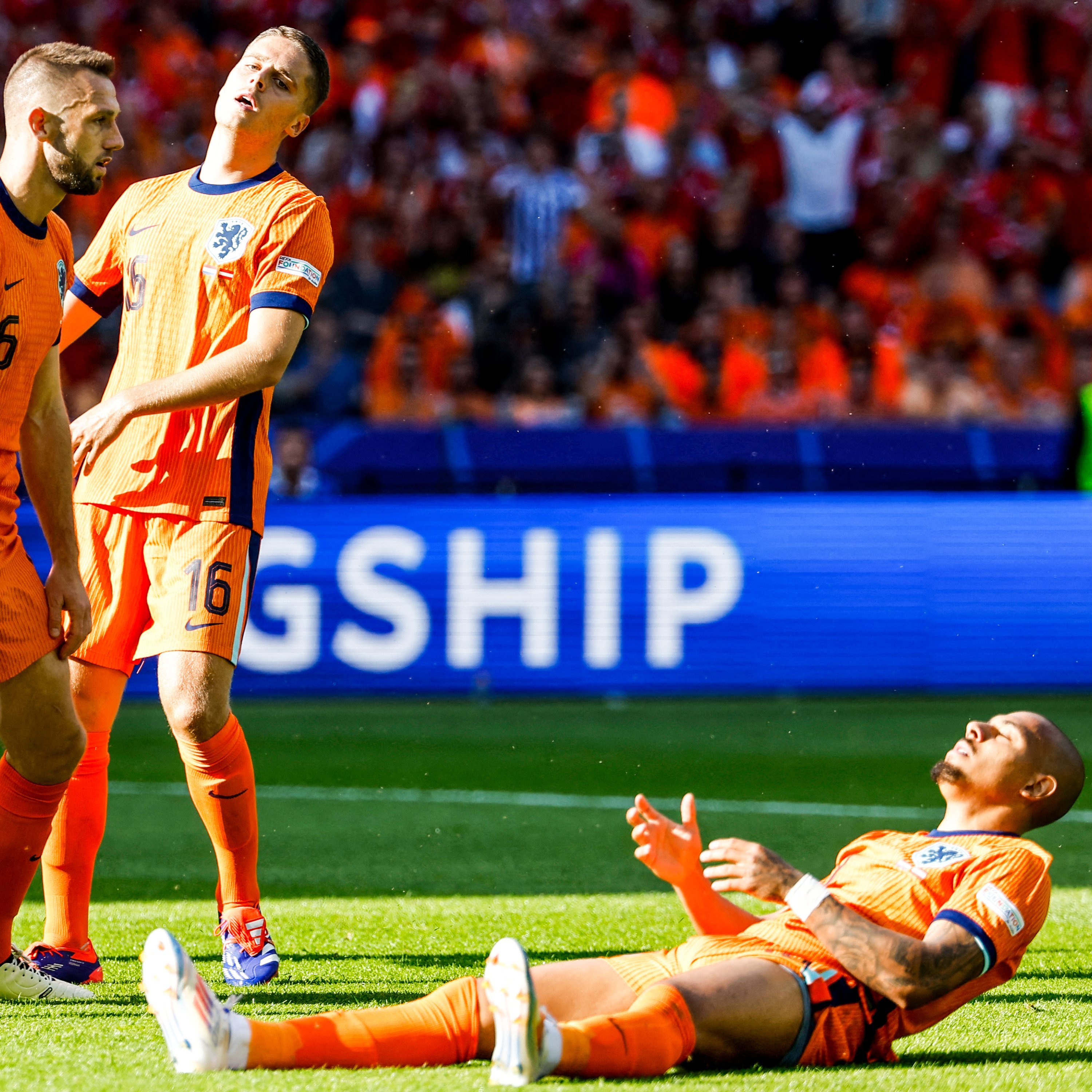 包含精彩绝伦！赛场上的战斗令人惊叹的词条