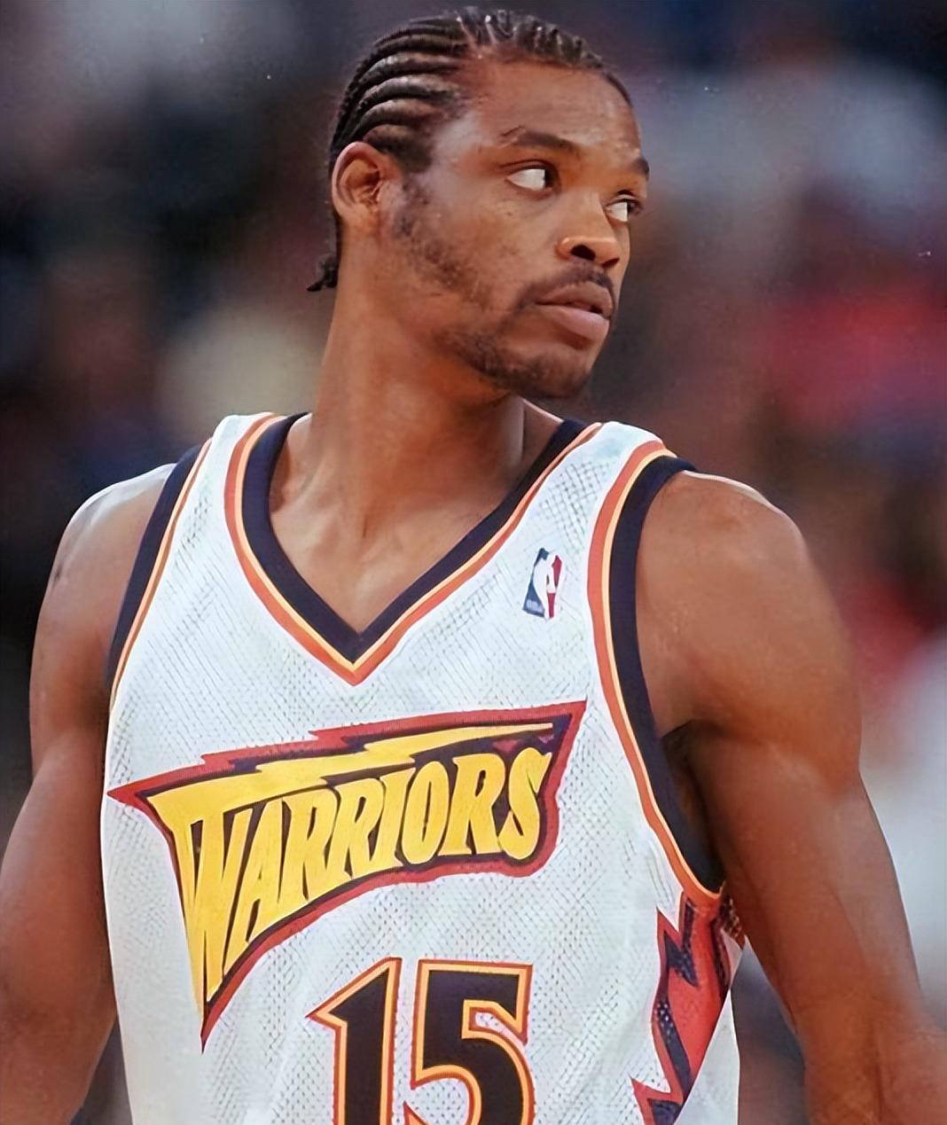 包含传奇篮球前锋回顾赛季经历，重温波澜壮阔的词条