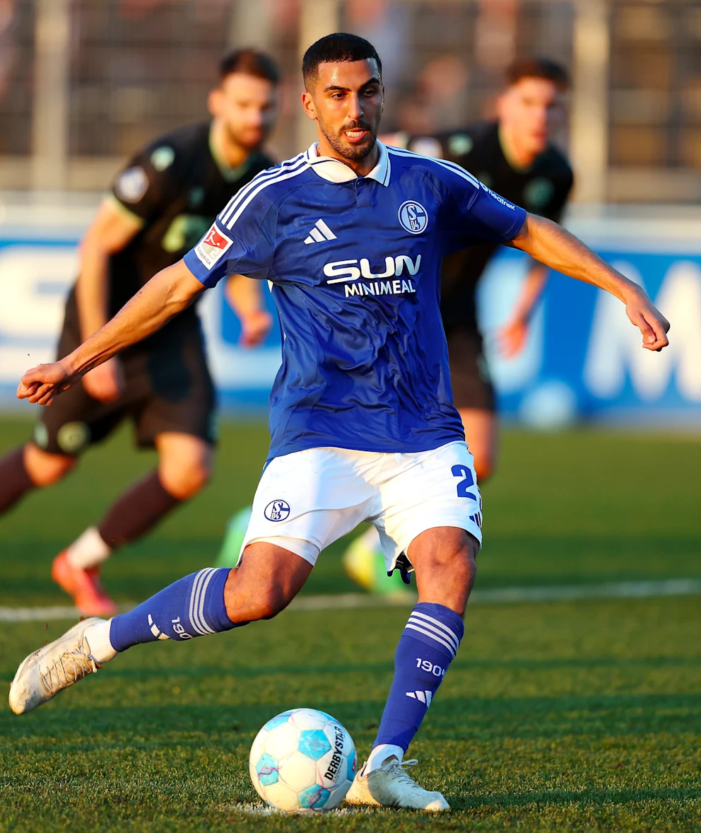 同乐城链接-沙尔克主帅面临解雇危机，球队未来蒙上阴影？