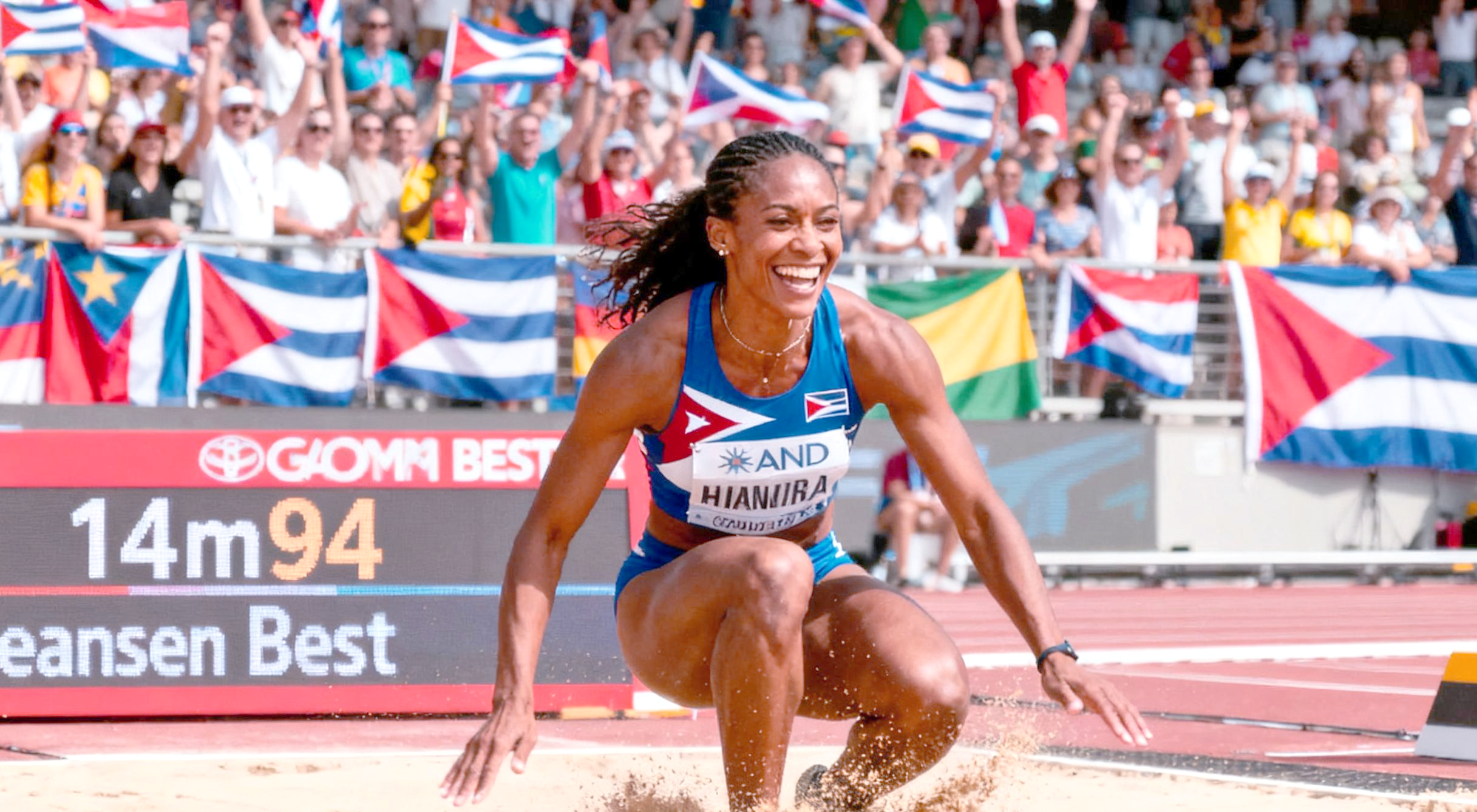 法国田径运动员创造新纪录夺金