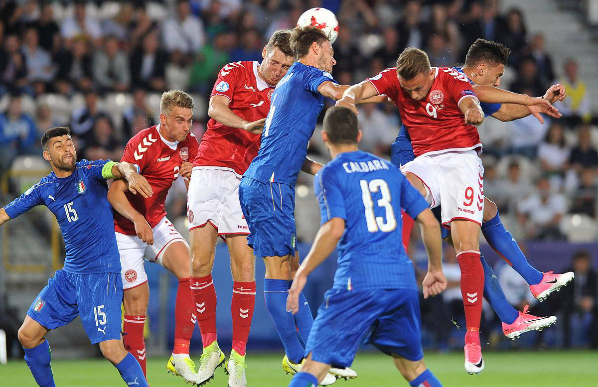 西班牙队力克挪威，小组赛告捷的简单介绍