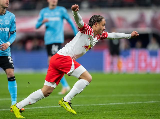 包含RB莱比锡签下荷兰国脚，实力进一步加强的词条