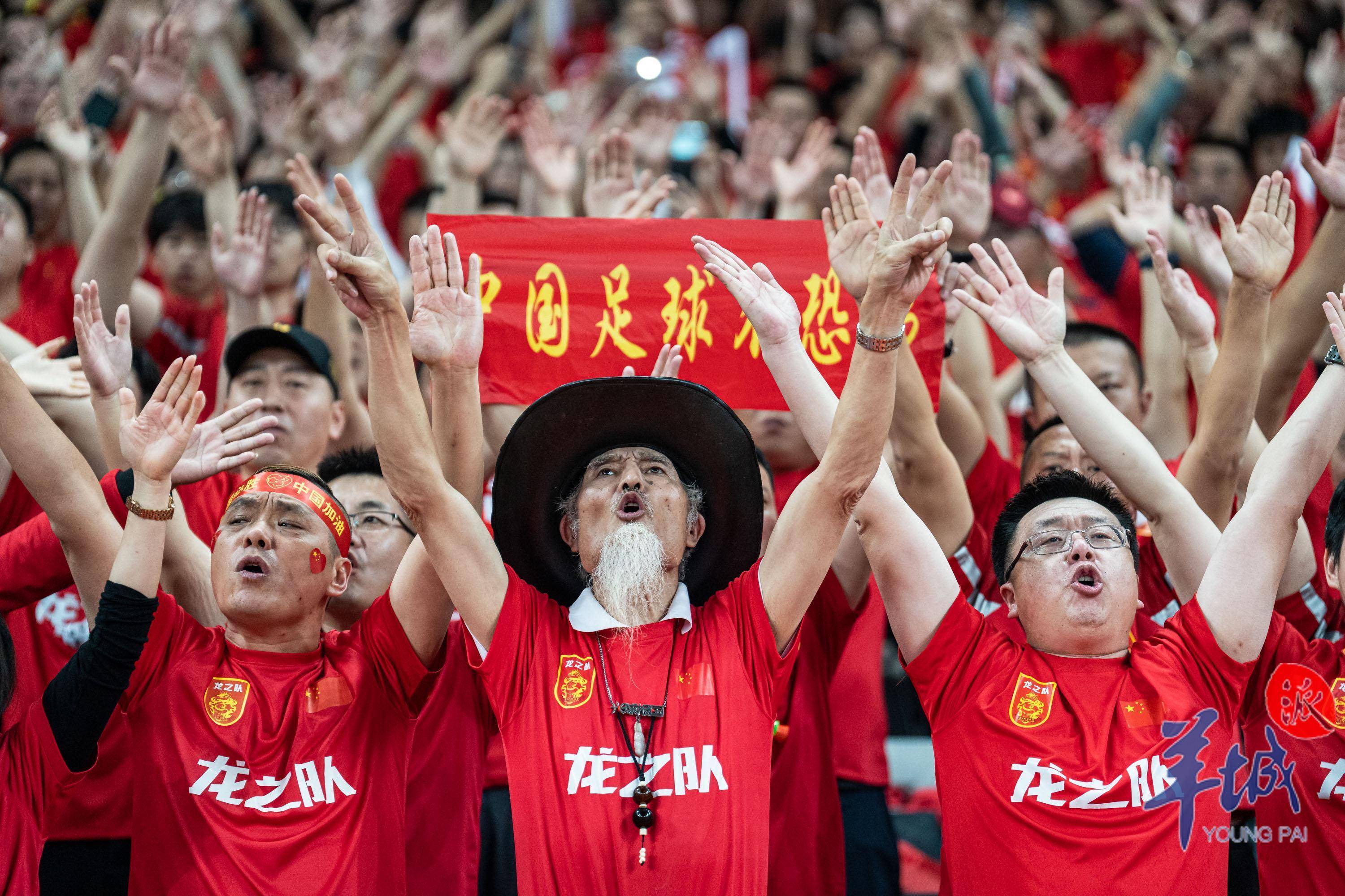 同乐城官方-各队实力对决，球员全力以赴，现场观战的球迷尽享精彩瞬间